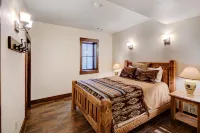 Luxury Mountain Home with Hot Tub and Amazing Views - Exquisite Retreat