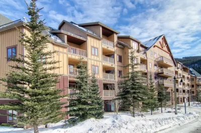 Close to Gondola with Pool and Views - Stunning Mountain Retreat