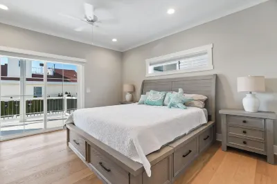 NEW 5-bedroom house 7 Houses to beach w/Elevator, Pool, Outdoor Kitchen&Fire Pit