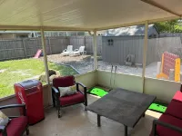 Space Coast Retreat: Large Fenced Yard, Pool Table, MRS. Pac Man + Massage Chair