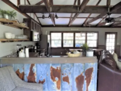 Bay Cottage Retreat on the Canal