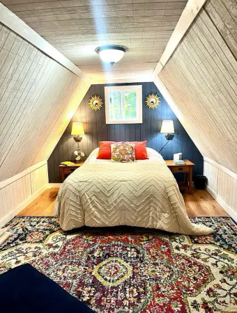 Hot Tub and Fire Pit - Cozy Peaceful Getaway