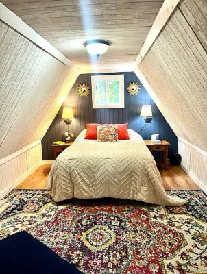 Hot Tub and Fire Pit - Cozy Peaceful Getaway Hotels in Frenchburg