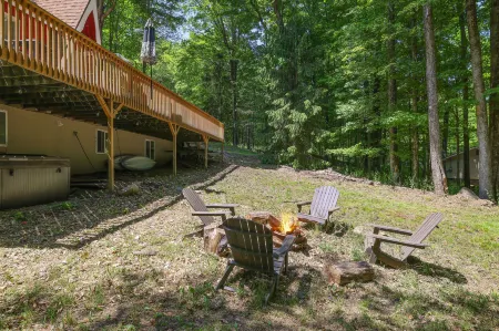 Game Room, Backyard Firepit and BBQ Deck - Charming Rustic Haven