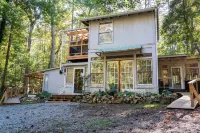 Wooded Acres and Unique Handmade Touches - Charming Eco Retreat