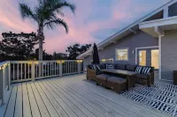 Heated Pool, Dock and Kayaks - Luxurious Waterfront Retreat