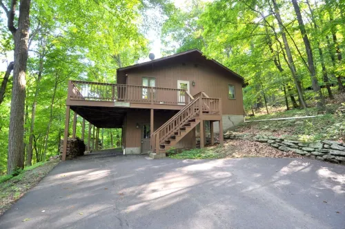 Brigadoon - Pet Friendly, Wifi, Pool Access, King Bed, Hiking, Wood Stove, Family Friendly, Deck