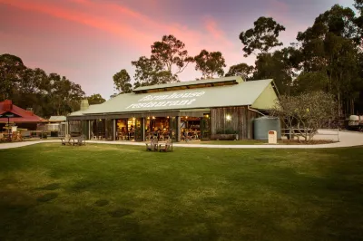 Paradise Country Farmstay Hotels in Helensvale