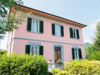 Villa Sunrise Hotels in Lucca