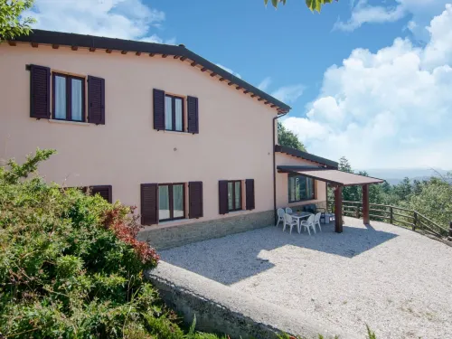 Cozy Farmhouse in Apecchio with Hot Tub