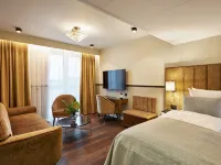 Wide Hotel Отели рядом с достопримечательностью «Стрëгет»