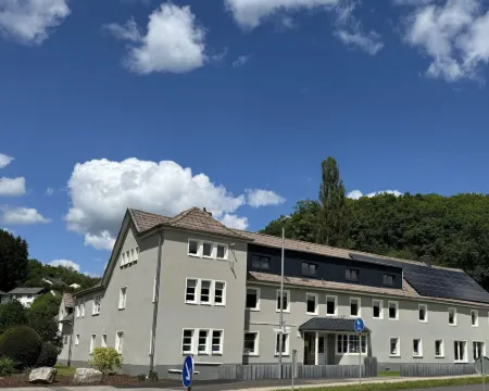 ไอเฟล เนชั่นแนลพาร์ค แกรนด์ ลอดจ์ โรงแรมในSchleiden