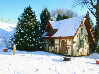 Snow Whites House - Farm Park Stay with Hot Tub Hotel di Upper Tumble