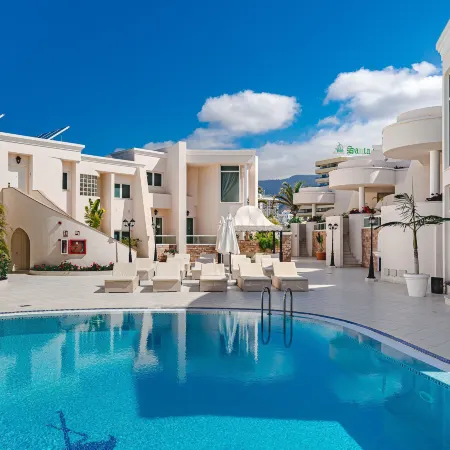 Flamingo Suites Boutique Hotel