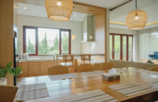 Breeze Blows City View Villa 4 Bedrooms and 1 Familly Bedroom with a Private Heated Swimming Pool