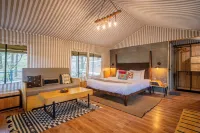 Everest Base Camp, Near George Everest House, 5Kms from Library Chowk - Pet friendly