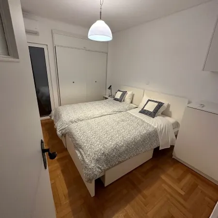 Luxurious 2-Bed Sea-Side Apartment in Saronida