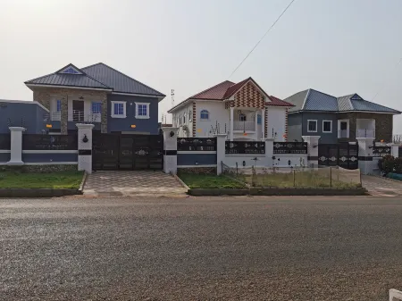 1 Bed Apartment Sleeps 2 - Parking Garden Wifi