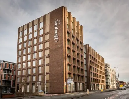 Hampton by Hilton Manchester Northern Quarter Отели рядом с достопримечательностью «Манчестерский университет»