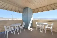 Econo Lodge Inn & Suites Hotels in Jackpot