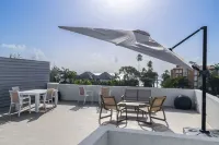 Coral Beach by Blue Sky Luxury Hotel a Little Battaleys