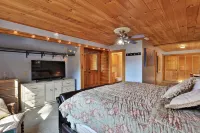 Winding Way Chalet 3 Bedroom Home Hotels in Chittenden