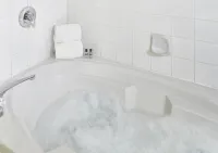 Executive Suites Hotel & Conference Center, Metro Vancouver - Hot Tub