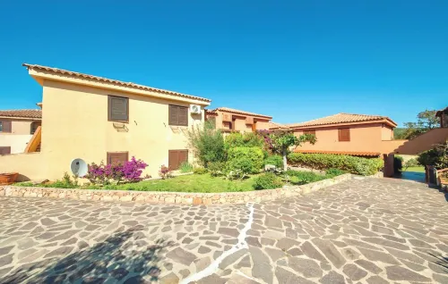 ISA-Residence in Marinella just 100 mt from the sea