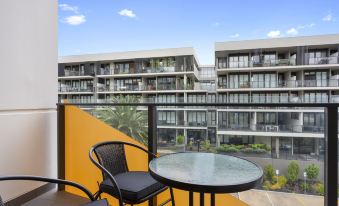 Sandy Hill Apartments by Ready Set Host