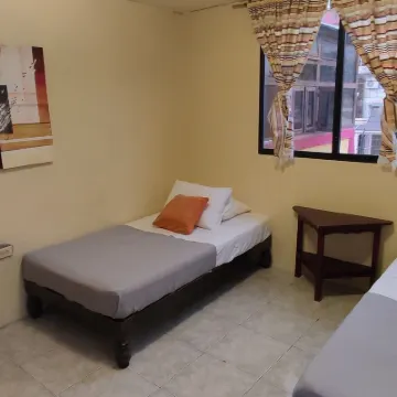 Dreamkapture Hostel Close to the Airport and Bus Terminal Hotels near Urdesa