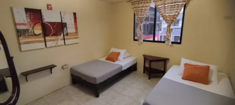 Dreamkapture Hostel Close to the Airport and Bus Terminal