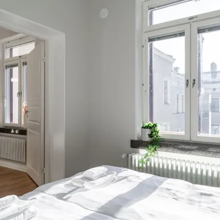 Main Square Renovated Apt, Sauna and Parking