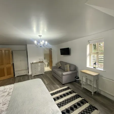 Rostrevor Valley 6-Br Sleeps 20 w Hot Tub & View