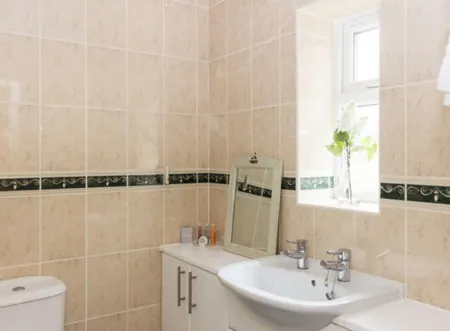 The Bull Inn Отели рядом с достопримечательностью «Birchgrove Garden Centre»