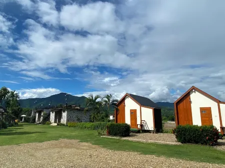 Hinpha Homestay Отели в г. Район Пуа