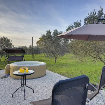 Comfortable House with Large Garden and Terrace, Near the Beach