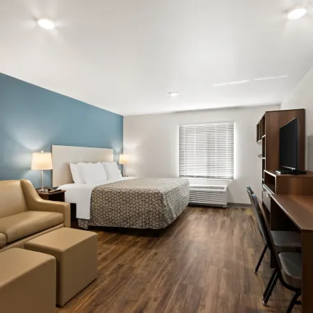 WoodSpring Suites Tolleson - Phoenix West Отели рядом с достопримечательностью «Концертная площадка Ak-Chin Pavilion»
