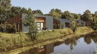 Dutchen Suitelodges Gooilanden Hotels near Markus Pos