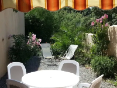 SAINTE-MAXIME - Accommodation with garden and veranda in swimming pool, tennis area