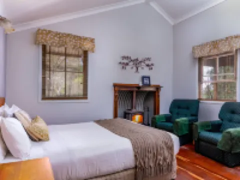 Cypress Ridge Cottages Hotels in Stanthorpe