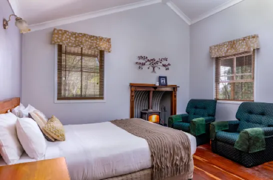 柏樹橋村舍酒店