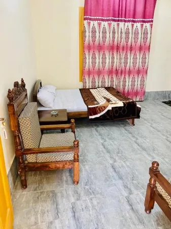 The Riverine Inn Отели рядом с достопримечательностью «Qambar Chowk»