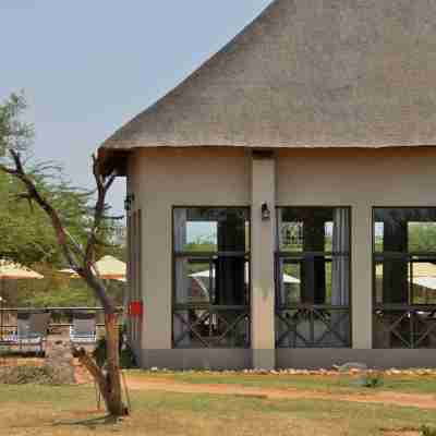 Safari Plains Hotel Exterior