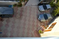 Ksamil Apartments - parking