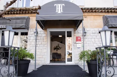 Hôtel le Tivoli Отели в г. Шато-Арну-Сент-Обан