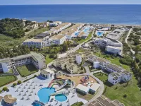 Sandy Beach Resort by Rizos Resorts - All Inclusive Отели рядом с достопримечательностью «Пляж Мессонги»