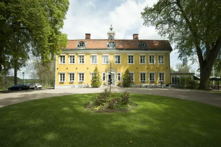 Knistad Herrgård Отели в г. Шёвде