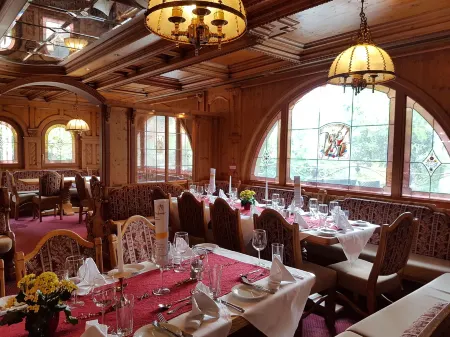 Hotel Tyrolis Отели в г. Гемайнде Инцинг