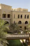 Shangri-La Hotel Apartments Qaryat Al Beri 아부다비 호텔