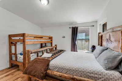 Country Club Chalet Hotels near Big Bear City Park